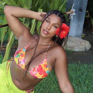 It’s Now Cool bikini set 🌺